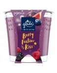 Glade Berry Festive Kiss vonná sviečka v skle 112g