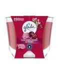 Glade Luscious Cherry & Peony vonná sviečka v skle 204g